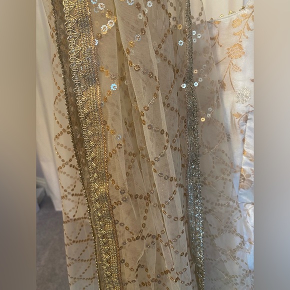 SOLD❣️Silk Anarkali Indian Pajami Suit White and Gold Dress - Picture 7 of 9